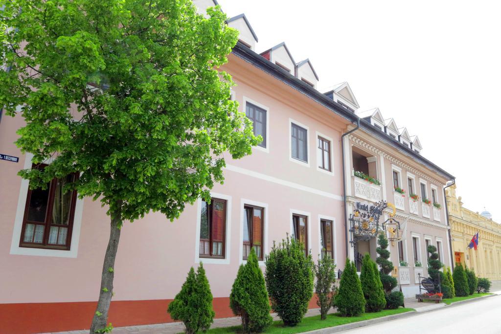 Hotel Slavia Salonta Exterior foto
