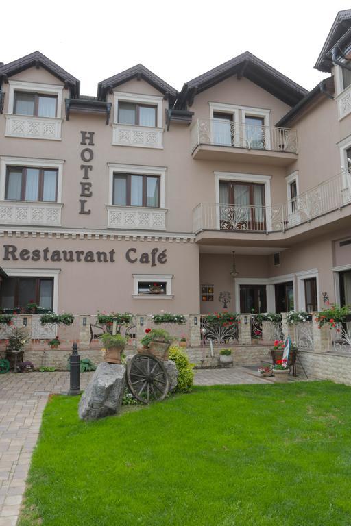 Hotel Slavia Salonta Exterior foto