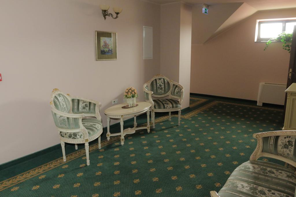 Hotel Slavia Salonta Exterior foto
